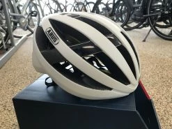 Abus Hjelm Viantor MIPS L/58-62cm Polar White